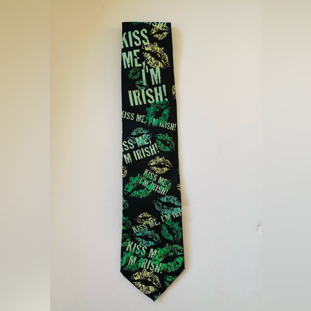 “Kiss Me, I’m Irish” Men’s Vintage Tie